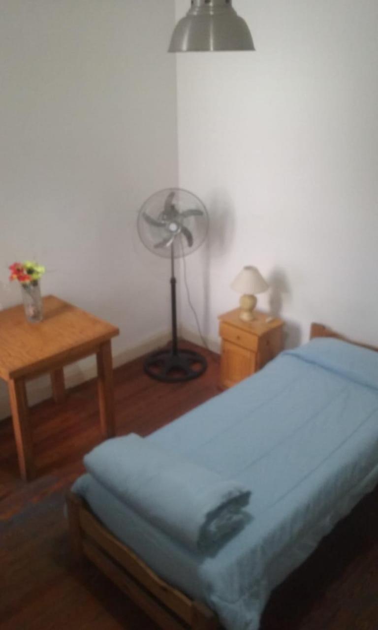 Habitac Indiv Casa De Familia, Flores Buenos Aires Exteriér fotografie